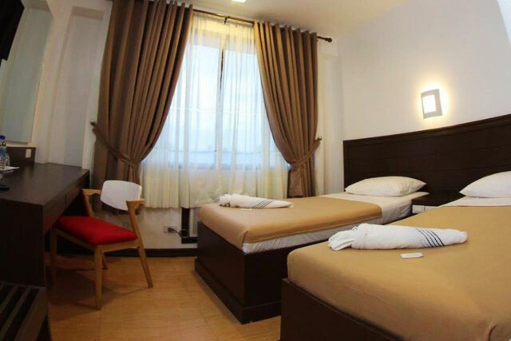 Pearli View Hotel Iloilo Powered By Cocotel Quarto foto