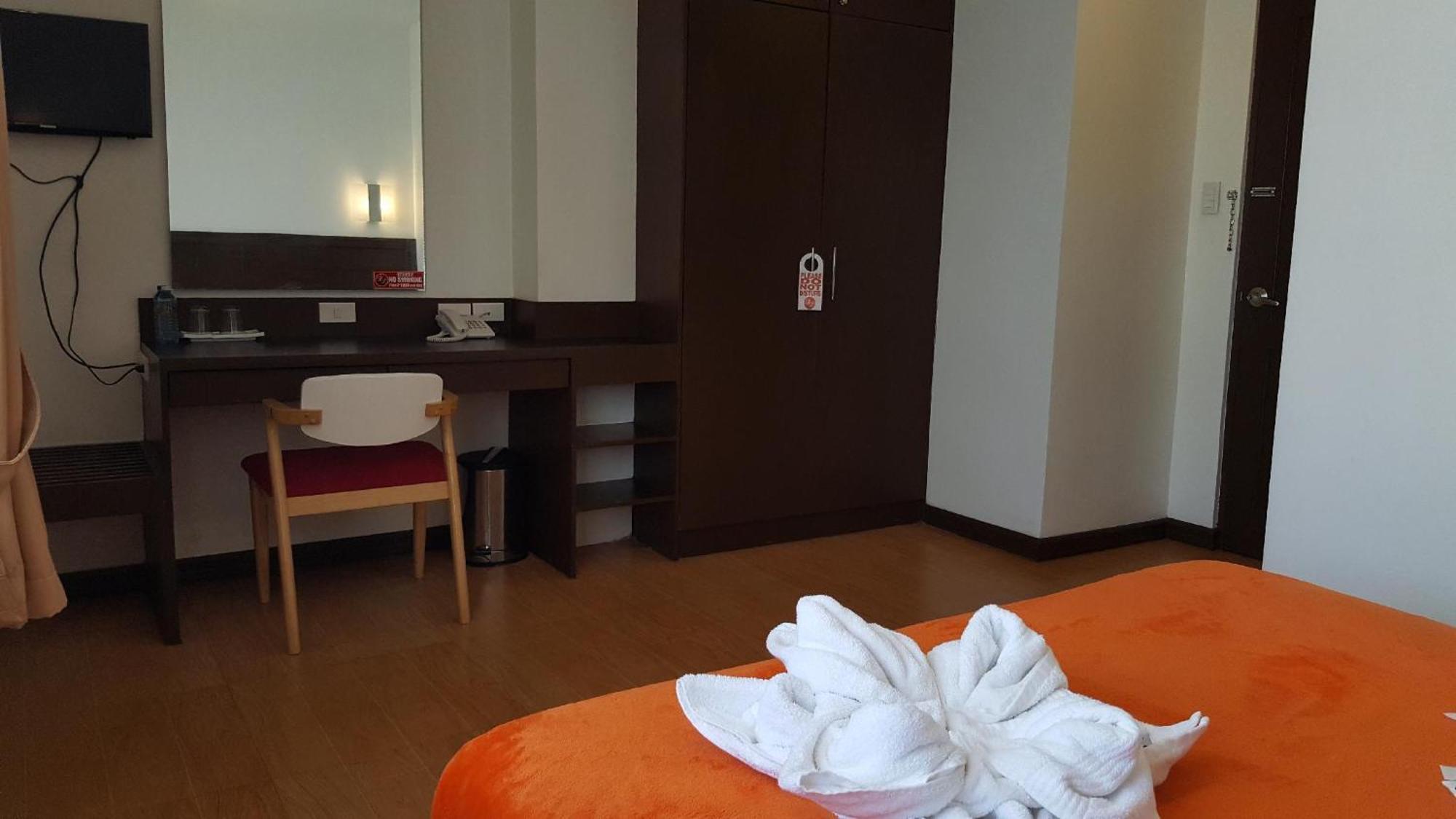 Pearli View Hotel Iloilo Powered By Cocotel Quarto foto