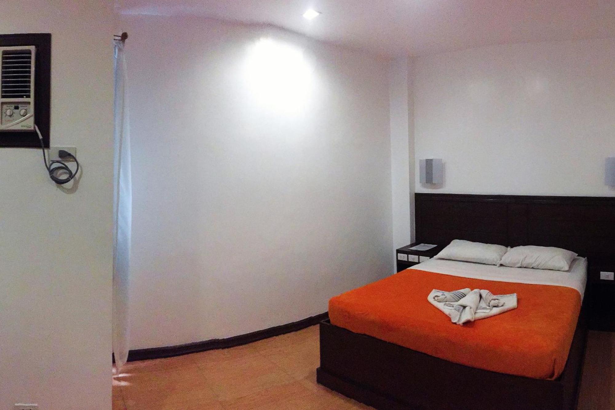 Pearli View Hotel Iloilo Powered By Cocotel Quarto foto