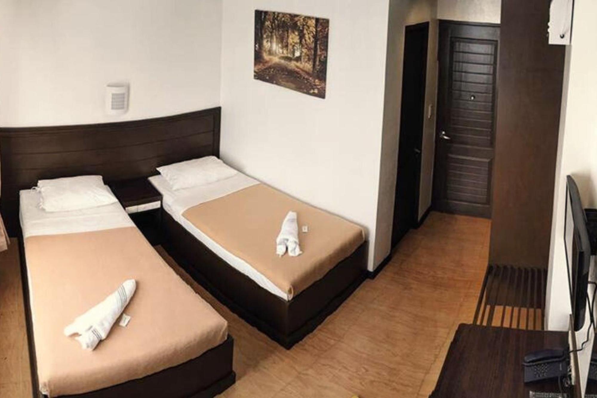 Pearli View Hotel Iloilo Powered By Cocotel Quarto foto